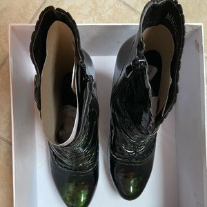 Women’s shoes